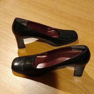 Black Bandolino Shoes size 6 (6M) 2.5" heels